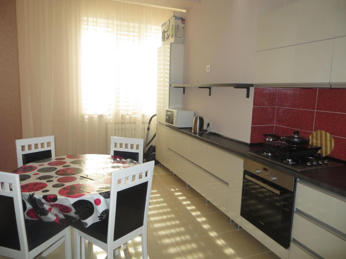Yellow Apartment In The Center Of Bişkek Dış mekan fotoğraf