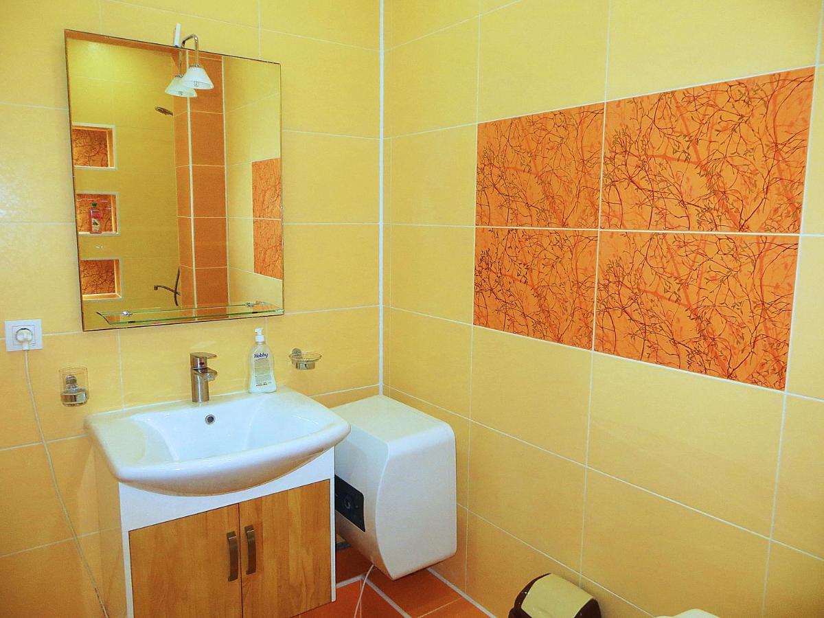 Yellow Apartment In The Center Of Bişkek Dış mekan fotoğraf