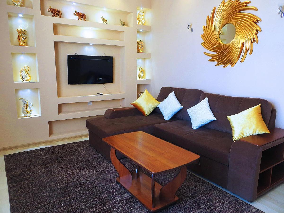 Yellow Apartment In The Center Of Bişkek Dış mekan fotoğraf