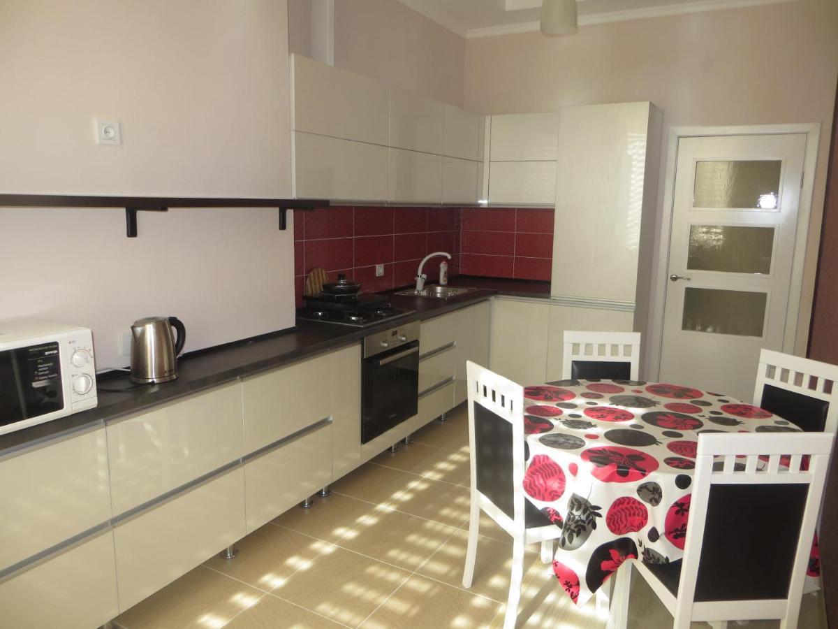 Yellow Apartment In The Center Of Bişkek Dış mekan fotoğraf